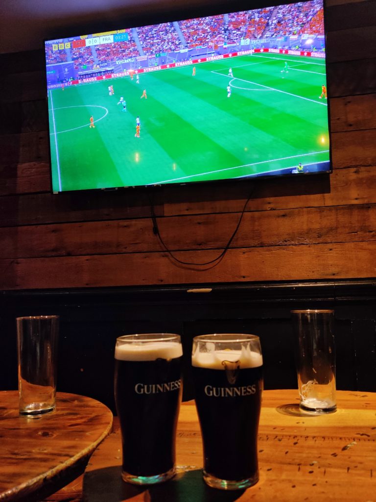 Un match au foot au Maple Leaf pub Londres