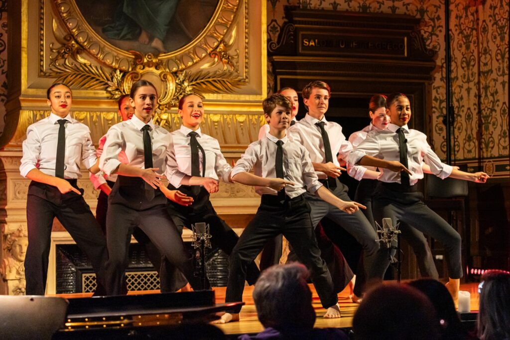 Des tableaux chantés et dansés au Châtelet Musical Club